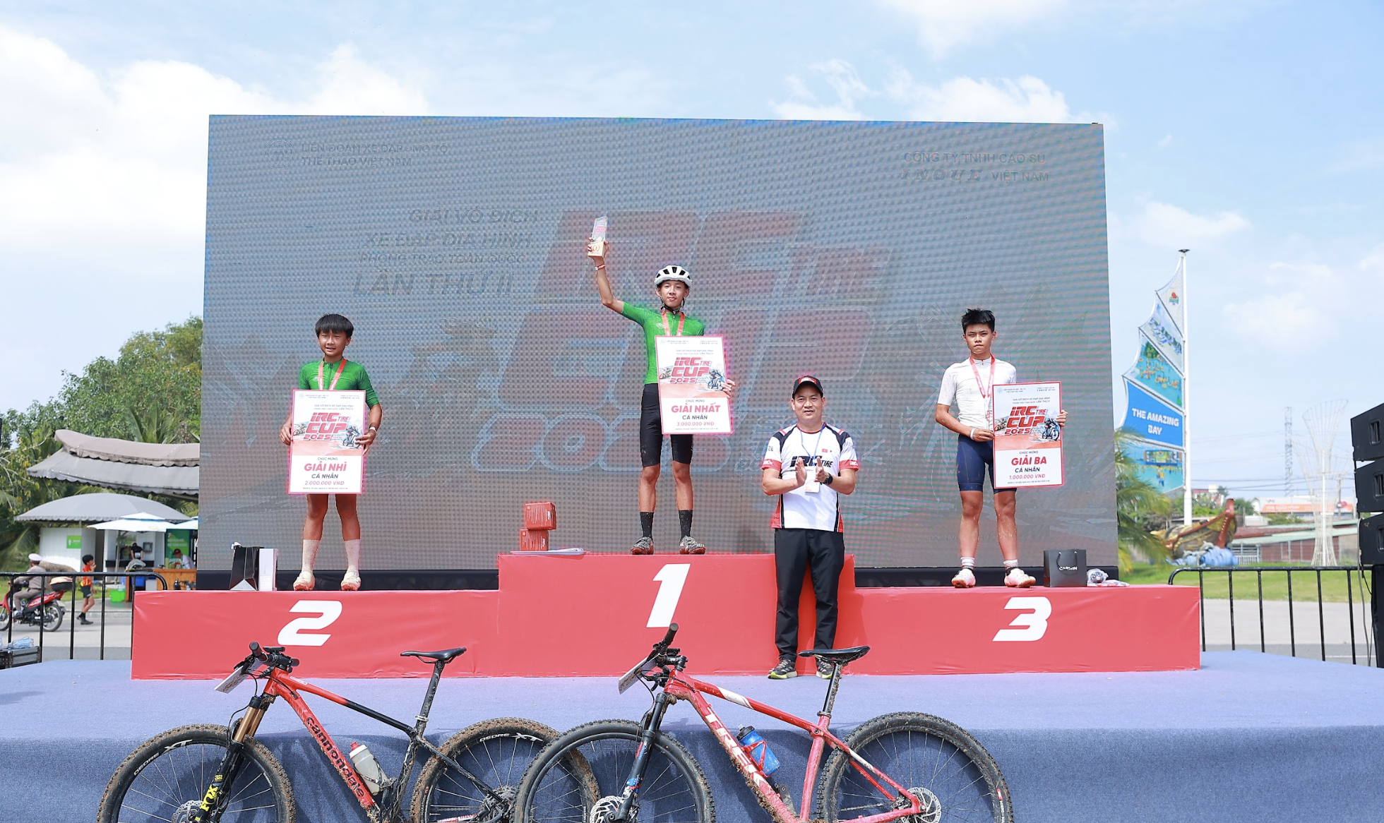 Giải đua xe đạp địa hình IRCtire Cup 2025 tại Sơn tiên: Cuộc so tài kịch tính - Ảnh 2. Giải đua xe đạp địa hình IRCtire Cup 2025 tại Sơn tiên: Cuộc so tài kịch tính - Ảnh 2.