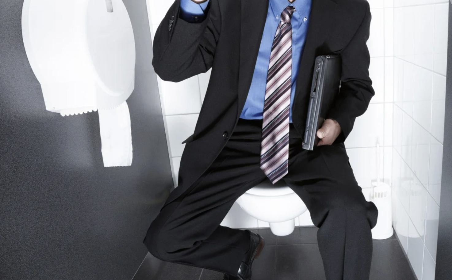 Kỹ sư Trung Quốc sa thải vì đi vệ sinh quá lâu: Câu chuyện về quyền lợi lao động - Ảnh 1. Kỹ sư Trung Quốc sa thải vì đi vệ sinh quá lâu: Câu chuyện về quyền lợi lao động - Ảnh 1.