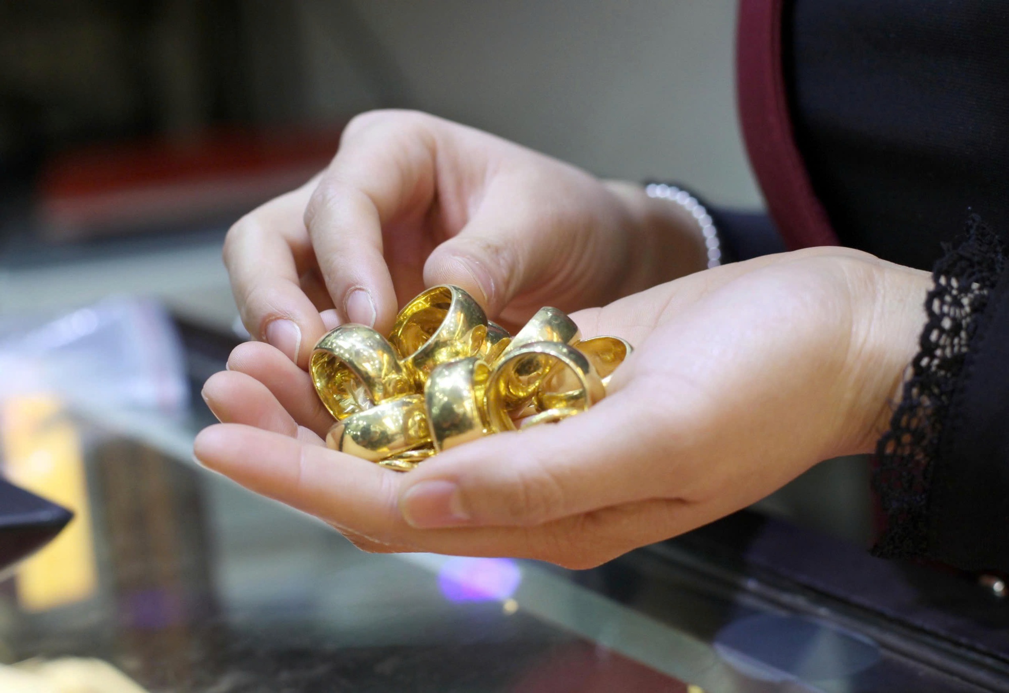 3 Điều cần biết để mua vàng thông minh và tránh Sai lầm tài chính - Ảnh 1. 3 Điều cần biết để mua vàng thông minh và tránh Sai lầm tài chính - Ảnh 1.