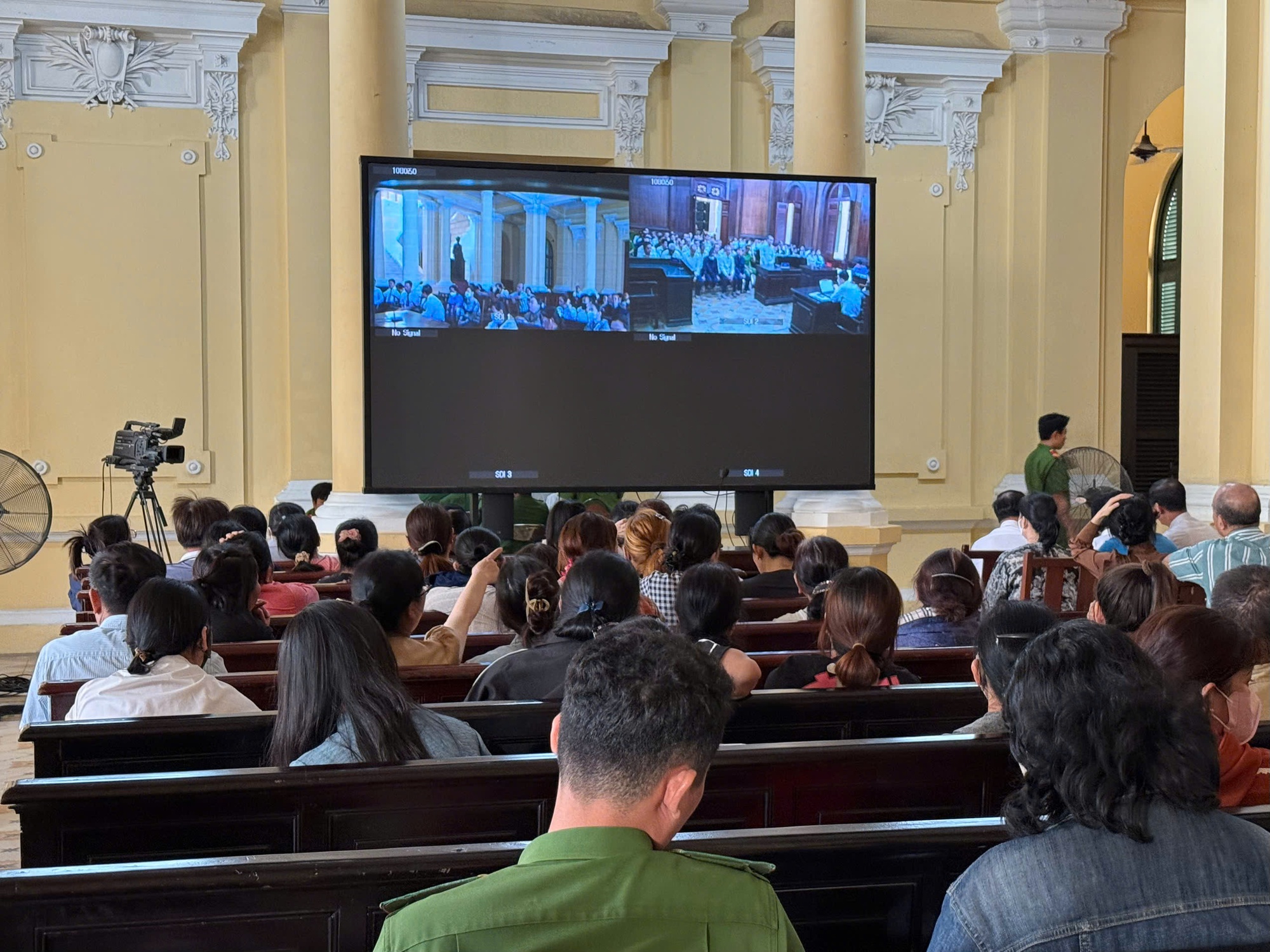 Chiêu lách luật của ông chủ Saigon Transco trong vụ buôn lậu 90 chuyến dầu - Ảnh 2. Chiêu lách luật của ông chủ Saigon Transco trong vụ buôn lậu 90 chuyến dầu - Ảnh 2.