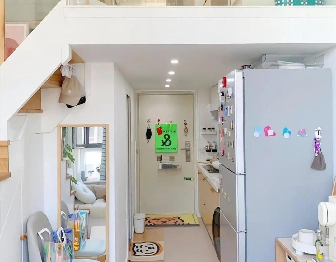 Căn hộ 14 m² Hong Kong: Thiết kế thông minh với 2 phòng khách tiện nghi - Ảnh 8. Căn hộ 14 m² Hong Kong: Thiết kế thông minh với 2 phòng khách tiện nghi - Ảnh 8.