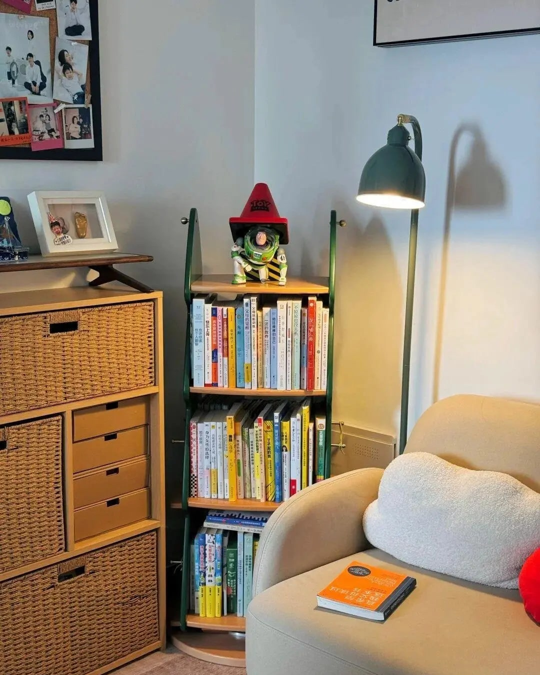 Căn hộ 14 m² Hong Kong: Thiết kế thông minh với 2 phòng khách tiện nghi - Ảnh 9. Căn hộ 14 m² Hong Kong: Thiết kế thông minh với 2 phòng khách tiện nghi - Ảnh 9.