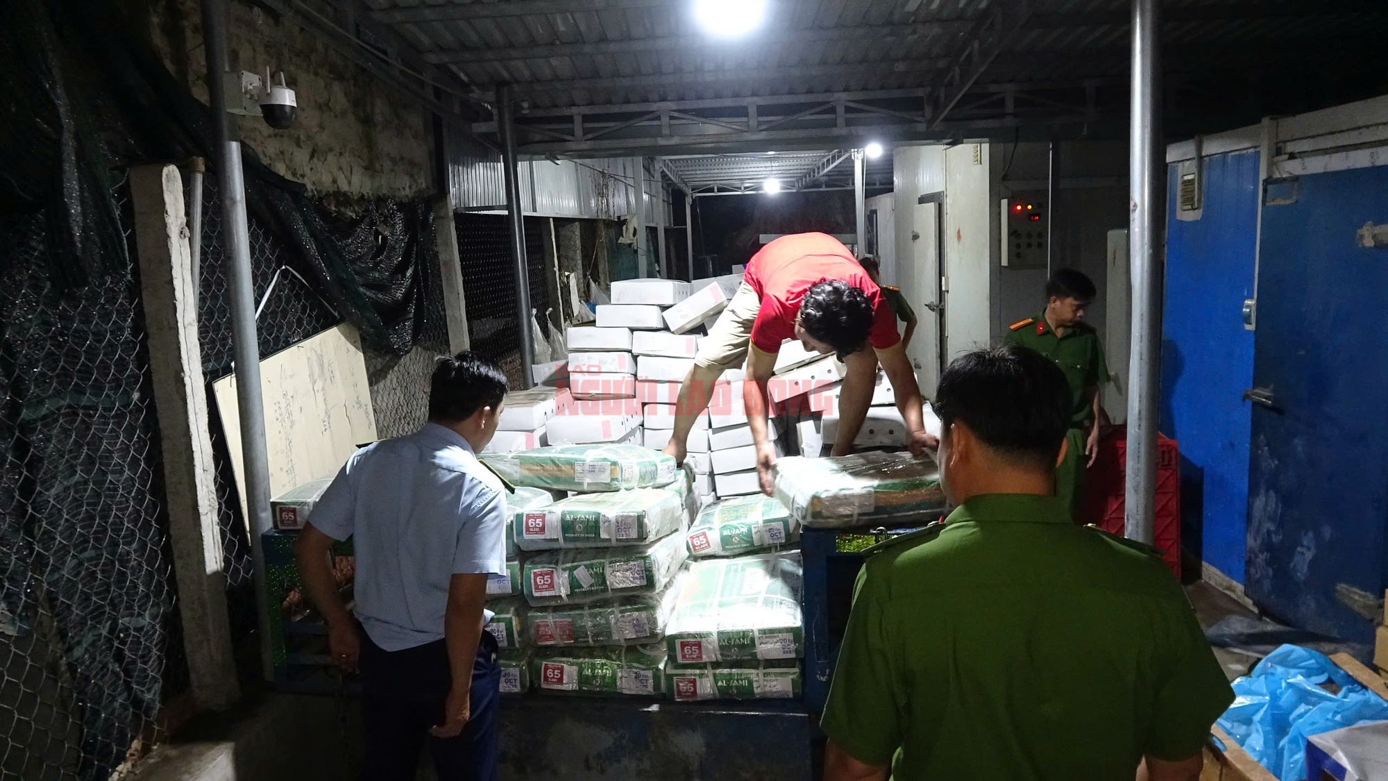 Đột kích kho đông lạnh Tây Ninh phát hiện 15 tấn thịt không rõ nguồn gốc - Ảnh 1. Đột kích kho đông lạnh Tây Ninh phát hiện 15 tấn thịt không rõ nguồn gốc - Ảnh 1.