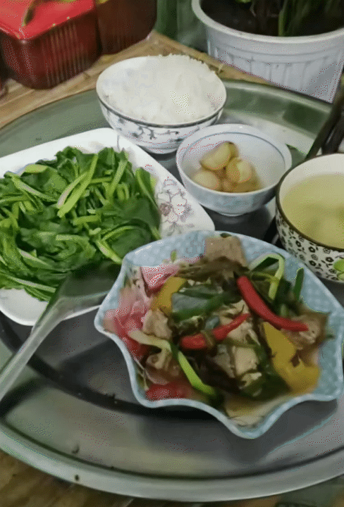 Chi tiêu tiết kiệm của công nhân độc thân: Cuộc sống giản dị nhưng đầy ý nghĩa - Ảnh 4. Chi tiêu tiết kiệm của công nhân độc thân: Cuộc sống giản dị nhưng đầy ý nghĩa - Ảnh 4.