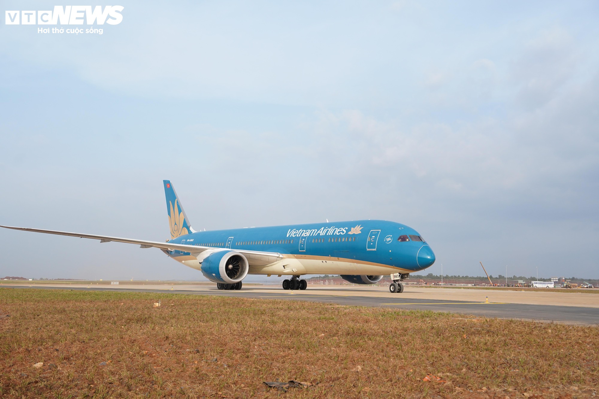 Cận cảnh chuyến bay kỹ thuật đầu tiên tại sân bay Long Thành , bước chuẩn bị quan trọng - Ảnh 10. Cận cảnh chuyến bay kỹ thuật đầu tiên tại sân bay Long Thành , bước chuẩn bị quan trọng - Ảnh 10.