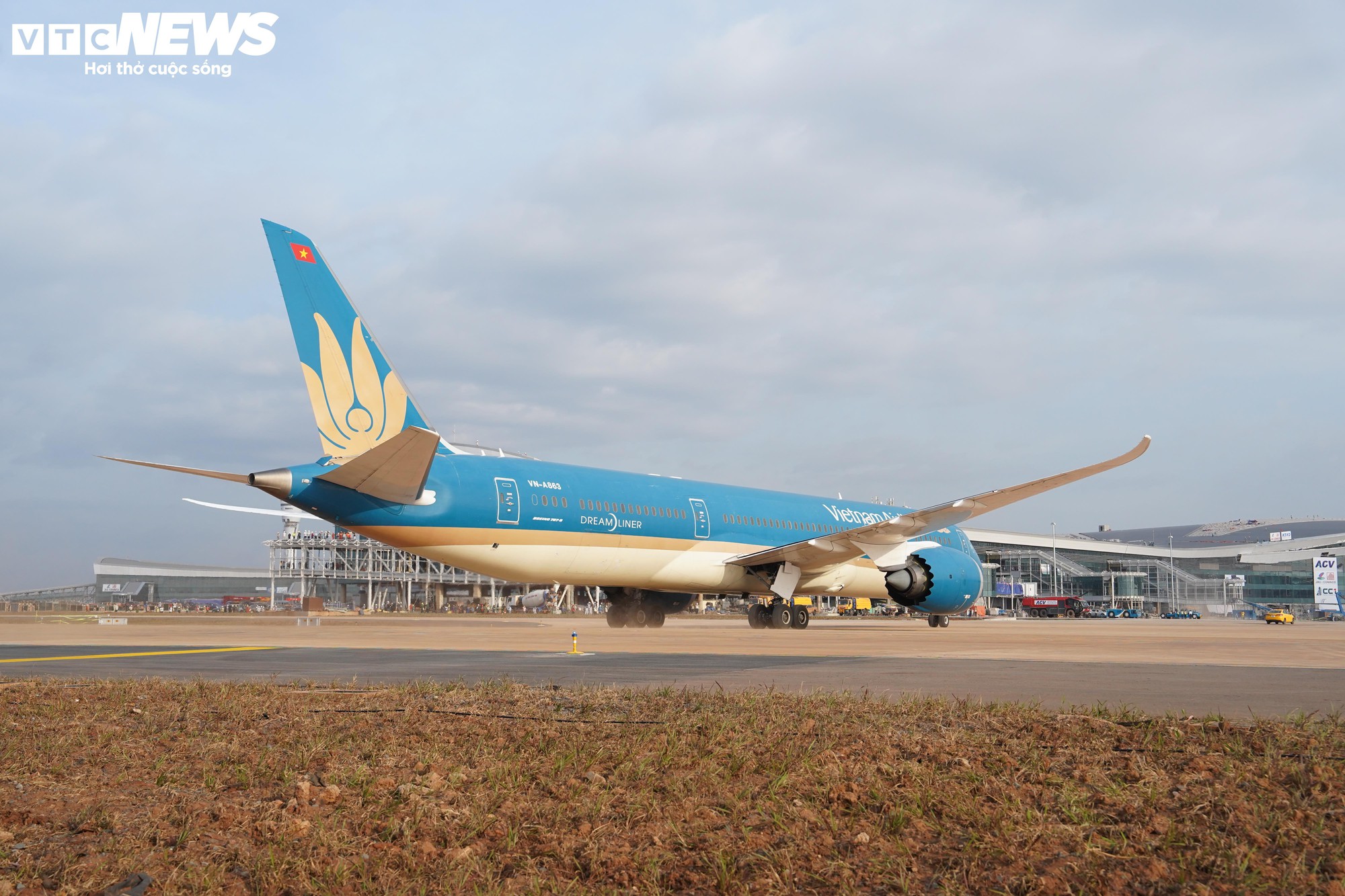 Cận cảnh chuyến bay kỹ thuật đầu tiên tại sân bay Long Thành , bước chuẩn bị quan trọng - Ảnh 11. Cận cảnh chuyến bay kỹ thuật đầu tiên tại sân bay Long Thành , bước chuẩn bị quan trọng - Ảnh 11.