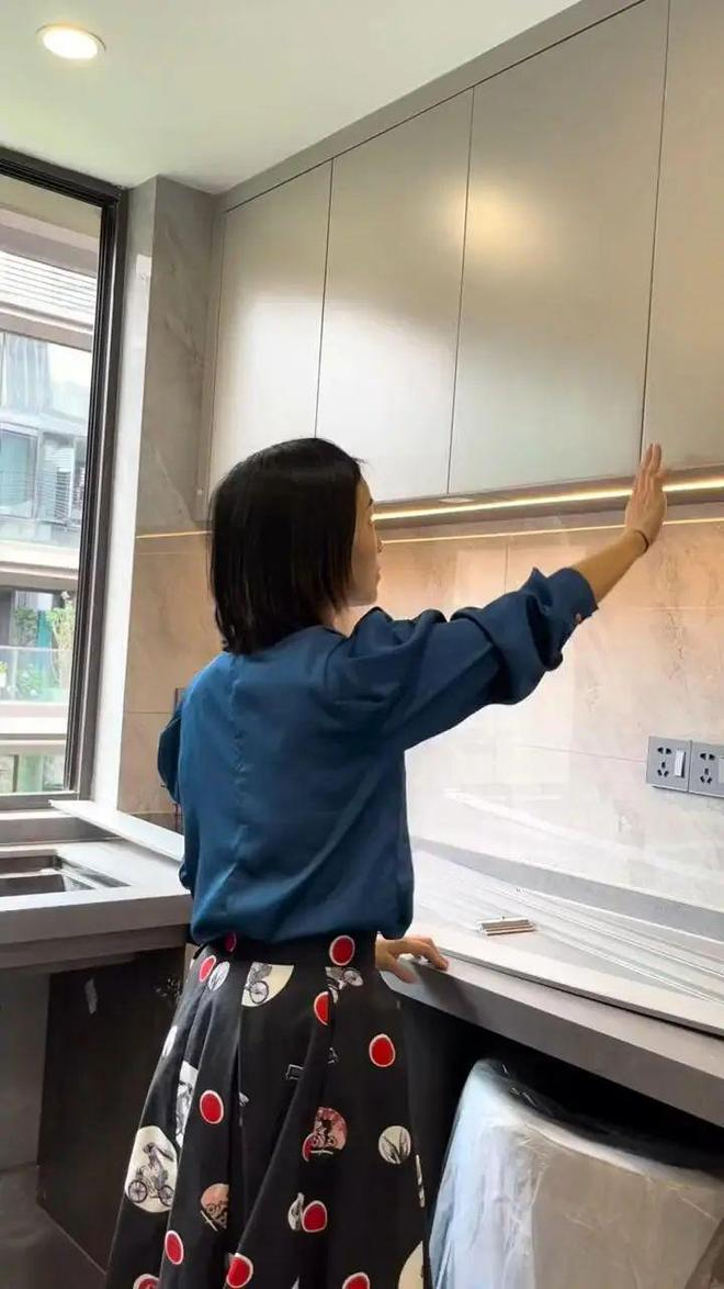 Thiết kế bếp không tủ treo tường: Khám phá không gian bếp thoáng đãng và hiện đại - Ảnh 3. Thiết kế bếp không tủ treo tường: Khám phá không gian bếp thoáng đãng và hiện đại - Ảnh 3.