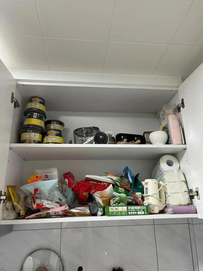 Thiết kế bếp không tủ treo tường: Khám phá không gian bếp thoáng đãng và hiện đại - Ảnh 2. Thiết kế bếp không tủ treo tường: Khám phá không gian bếp thoáng đãng và hiện đại - Ảnh 2.