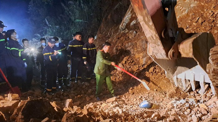 Danh tính các nạn nhân tử vong trong vụ sạt lở tại quốc lộ 6 - Ảnh 1.