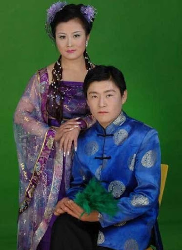 Khi người giàu theo đuổi mỹ nhân: Tỷ phú Johnathan Hạnh Nguyễn đầu tư công phu nhưng cách tìm vợ của ông trùm này mới "dị"- Ảnh 2. Khi người giàu theo đuổi mỹ nhân: Tỷ phú Johnathan Hạnh Nguyễn đầu tư công phu nhưng cách tìm vợ của ông trùm này mới "dị"- Ảnh 2.