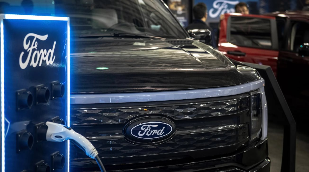 Ford xe điện mất 19 , 5 tỷ USD và chuyển hướng sang xe hybrid tại Mỹ - Ảnh 1.