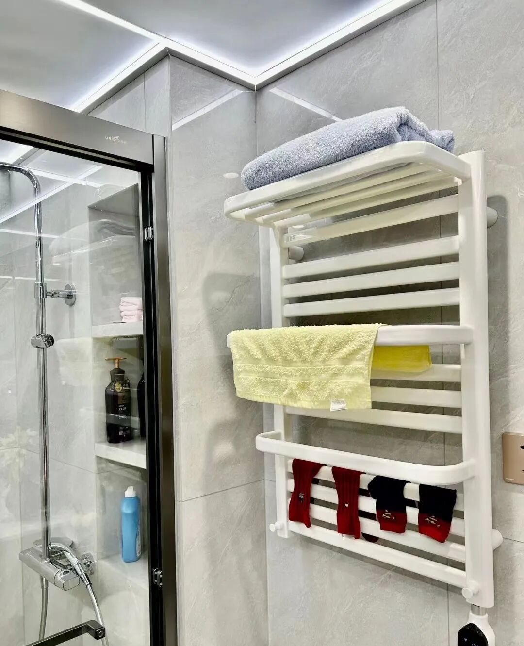 Không treo khăn ở 3 vị trí này để bảo vệ phong thủy và tài lộc của bạn - Ảnh 5. Không treo khăn ở 3 vị trí này để bảo vệ phong thủy và tài lộc của bạn - Ảnh 5.