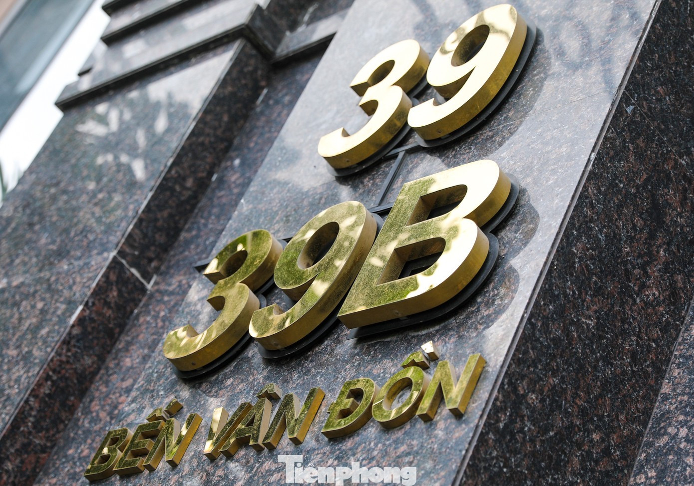 Hé lộ vụ thâu tóm đất vàng Bến Vân Đồn và những cuộc ‘ đi đêm ’ gây chấn động - Ảnh 1. Hé lộ vụ thâu tóm đất vàng Bến Vân Đồn và những cuộc ‘ đi đêm ’ gây chấn động - Ảnh 1.