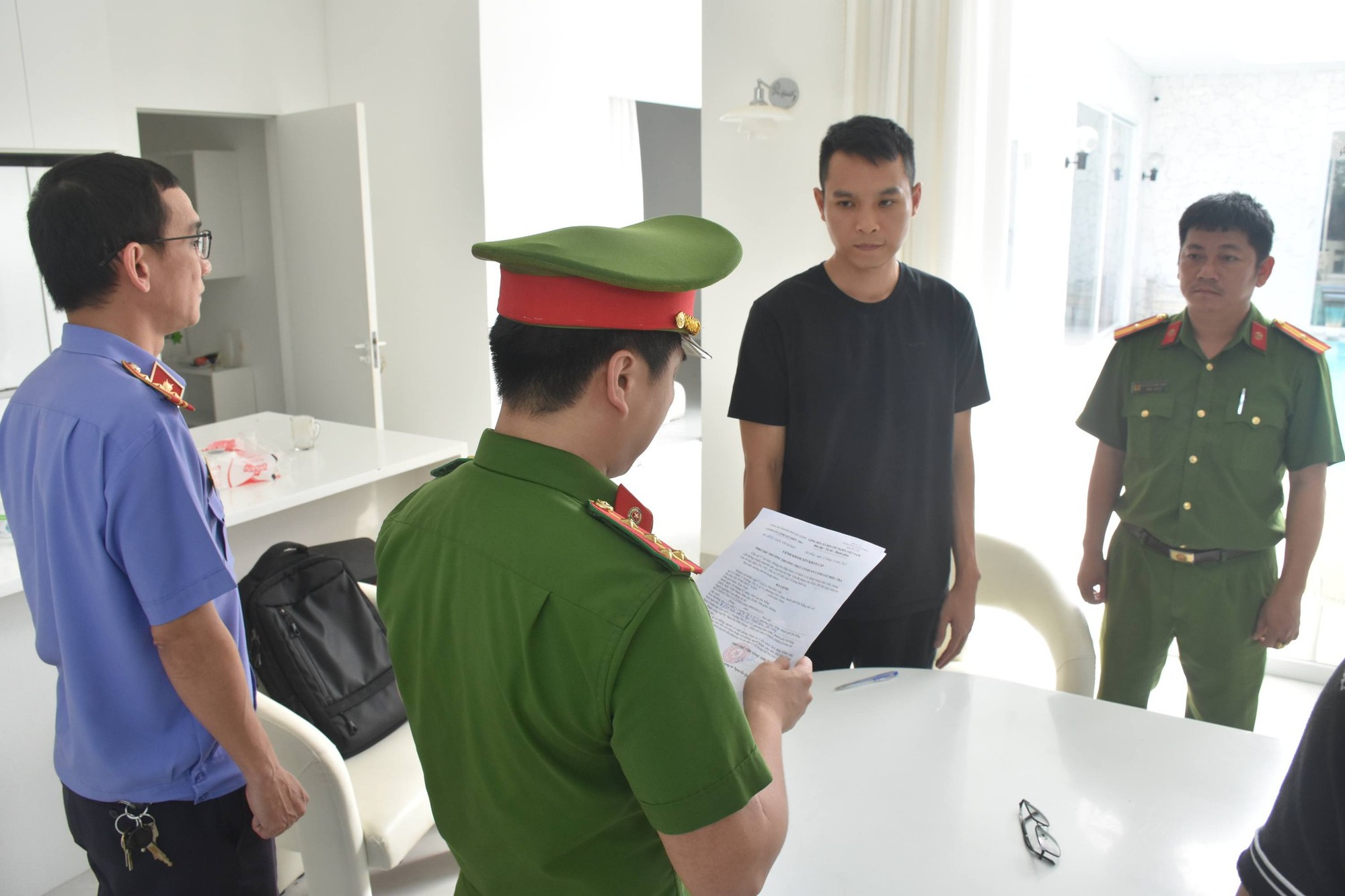 Triệt phá đường dây lừa đảo tiền ảo hơn 2 . 000 Tỷ đồng của ông trùm Huỳnh Đức Vân - Ảnh 2. Triệt phá đường dây lừa đảo tiền ảo hơn 2 . 000 Tỷ đồng của ông trùm Huỳnh Đức Vân - Ảnh 2.