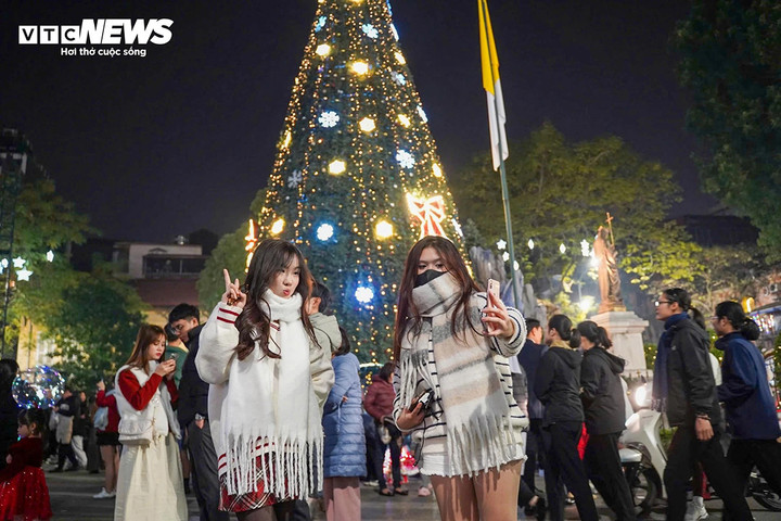 Dự báo thời tiết Hà Nội và các tỉnh thành cả nước dịp Noel 2025 - Ảnh 1. Dự báo thời tiết Hà Nội và các tỉnh thành cả nước dịp Noel 2025 - Ảnh 1.