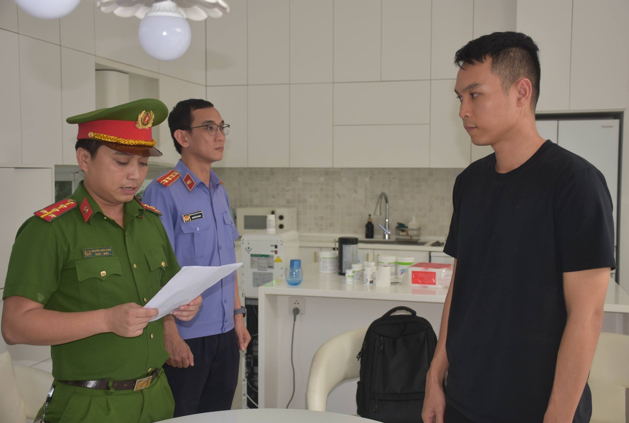 Triệt phá đường dây tiền ảo ma DRK: Khám phá vụ chiếm đoạt 2 . 000 Tỷ đồng - Ảnh 2. Triệt phá đường dây tiền ảo ma DRK: Khám phá vụ chiếm đoạt 2 . 000 Tỷ đồng - Ảnh 2.