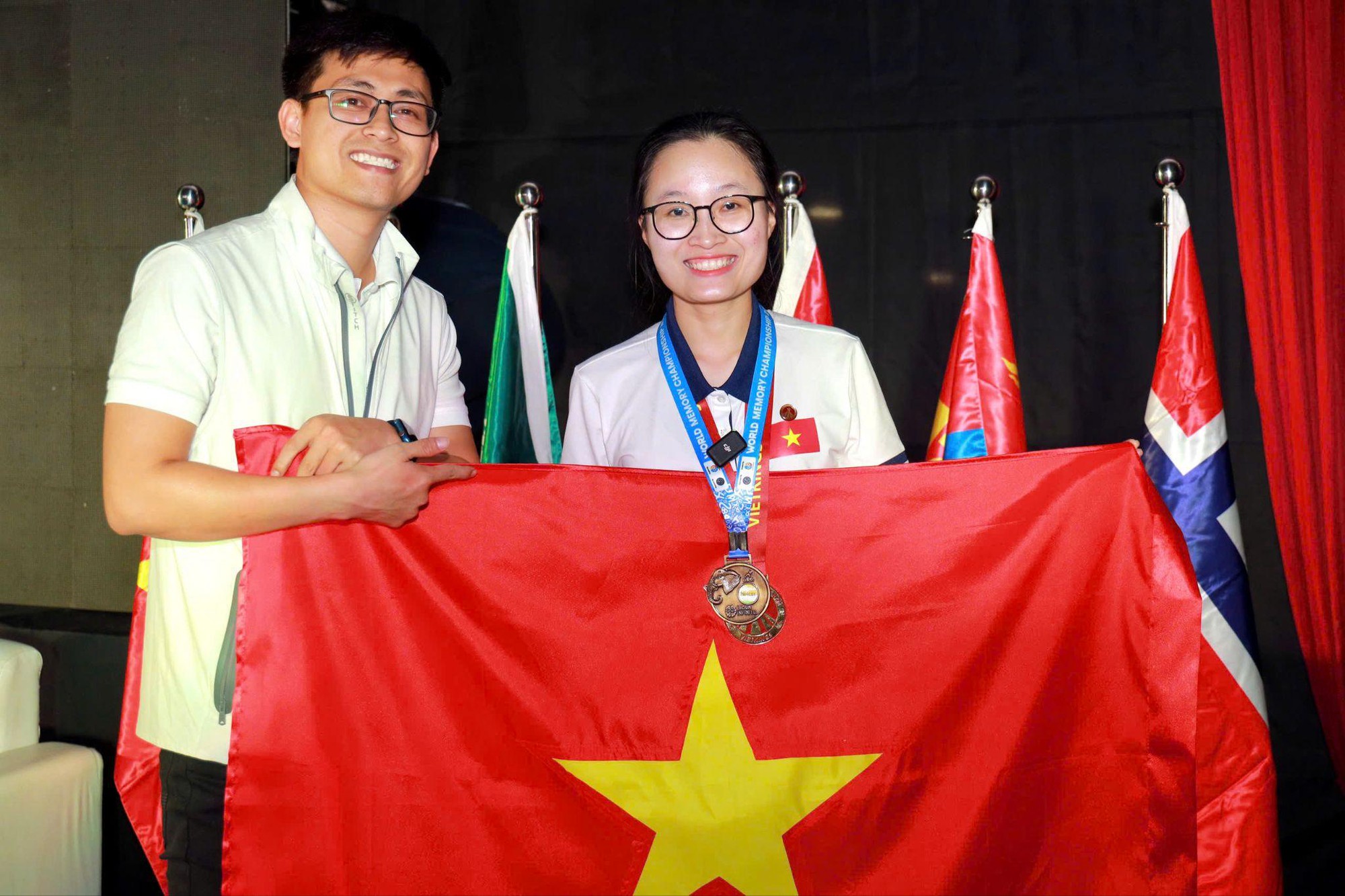 Từ cậu bé miền nắng gió đến người ghi lại dấu ấn trí tuệ Việt tại Siêu Trí Nhớ Thế Giới 2025 - Ảnh 3. Từ cậu bé miền nắng gió đến người ghi lại dấu ấn trí tuệ Việt tại Siêu Trí Nhớ Thế Giới 2025 - Ảnh 3.