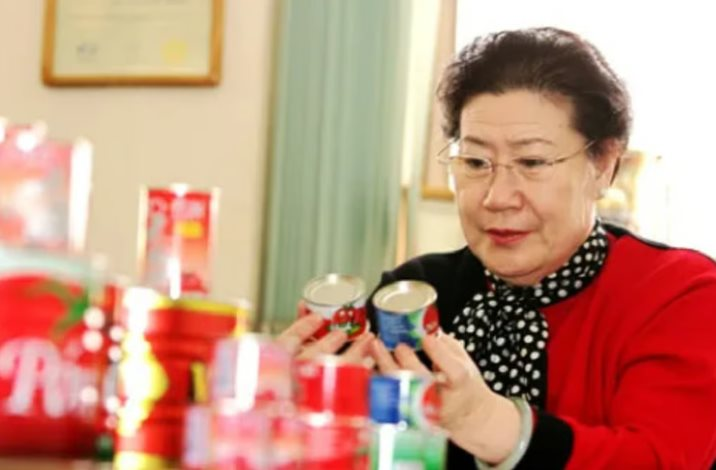 Guan Yuxiang: Nữ hoàng lon đồ uống khởi nghiệp thành công ở tuổi 50 , lợi nhuận 37 . 000 Tỷ / năm - Ảnh 1. Guan Yuxiang: Nữ hoàng lon đồ uống khởi nghiệp thành công ở tuổi 50 , lợi nhuận 37 . 000 Tỷ / năm - Ảnh 1.