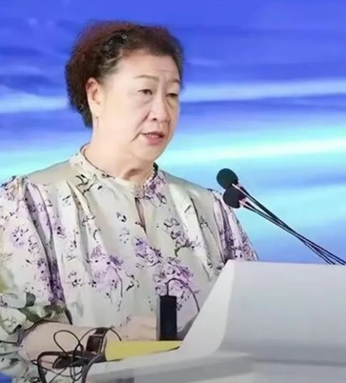 Guan Yuxiang: Nữ hoàng lon đồ uống khởi nghiệp thành công ở tuổi 50 , lợi nhuận 37 . 000 Tỷ / năm - Ảnh 2. Guan Yuxiang: Nữ hoàng lon đồ uống khởi nghiệp thành công ở tuổi 50 , lợi nhuận 37 . 000 Tỷ / năm - Ảnh 2.