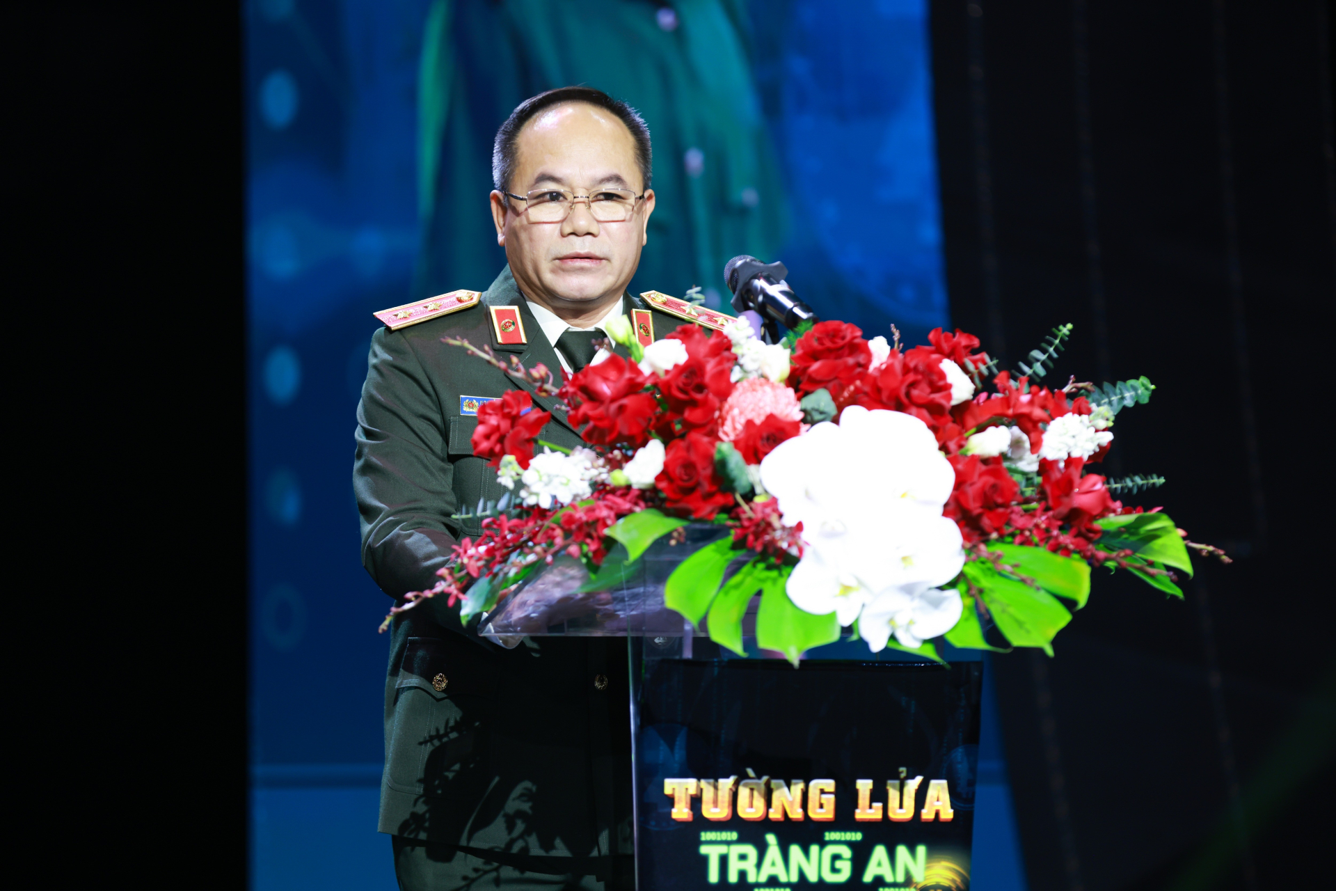 Lê Khắc Ngọ và vụ bắt giữ đường dây lừa đảo xuyên quốc gia gây chấn động - Ảnh 2. Lê Khắc Ngọ và vụ bắt giữ đường dây lừa đảo xuyên quốc gia gây chấn động - Ảnh 2.