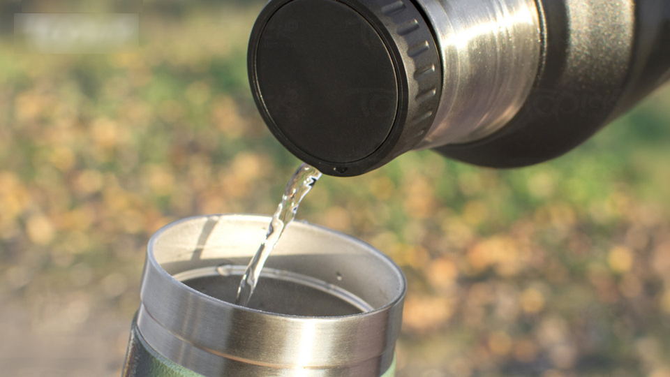 Người đàn ông tử vong vì ngộ độc chì do sai lầm khi sử dụng cốc giữ nhiệt - Ảnh 1. Người đàn ông tử vong vì ngộ độc chì do sai lầm khi sử dụng cốc giữ nhiệt - Ảnh 1.