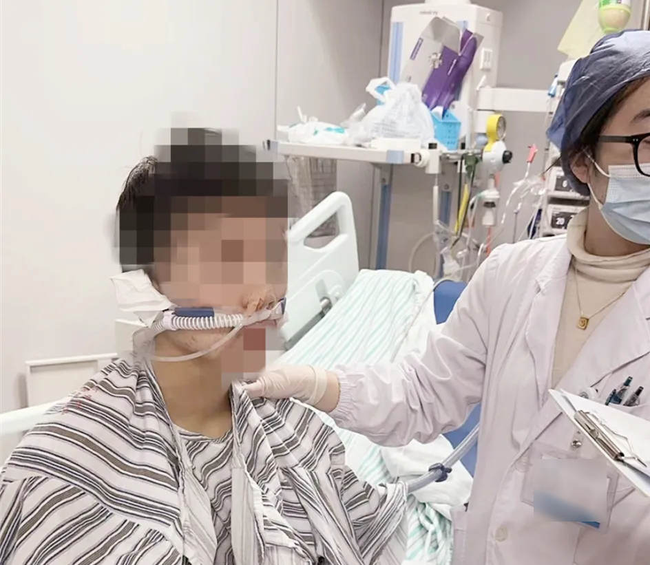 Bé trai 12 tuổi mắc cúm H3N2 phổi trắng xóa chỉ sau 24 giờ cần cảnh giác - Ảnh 3. Bé trai 12 tuổi mắc cúm H3N2 phổi trắng xóa chỉ sau 24 giờ cần cảnh giác - Ảnh 3.