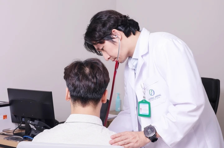 Thực hư về 2 động tác giúp thoát khỏi đột qụy trong gang tấc - Ảnh 1. Thực hư về 2 động tác giúp thoát khỏi đột qụy trong gang tấc - Ảnh 1.