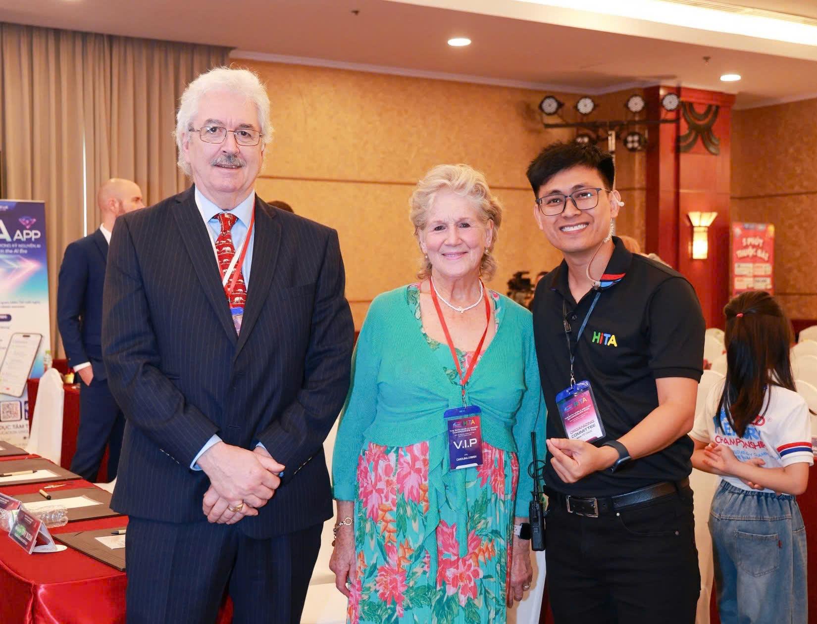 Từ cậu bé miền nắng gió đến người ghi lại dấu ấn trí tuệ Việt tại Siêu Trí Nhớ Thế Giới 2025 - Ảnh 4. Từ cậu bé miền nắng gió đến người ghi lại dấu ấn trí tuệ Việt tại Siêu Trí Nhớ Thế Giới 2025 - Ảnh 4.