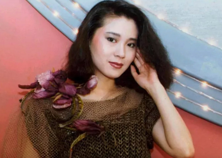 Cuộc sống độc thân của ngụy Thu Hoa: Hoàng Dung U70 vẫn lạc quan và mạnh mẽ - Ảnh 2. Cuộc sống độc thân của ngụy Thu Hoa: Hoàng Dung U70 vẫn lạc quan và mạnh mẽ - Ảnh 2.