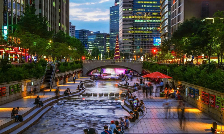 Hồi sinh Cheonggyecheon: Câu chuyện thành công cải tạo sông suối tại Hàn Quốc - Ảnh 2. Hồi sinh Cheonggyecheon: Câu chuyện thành công cải tạo sông suối tại Hàn Quốc - Ảnh 2.