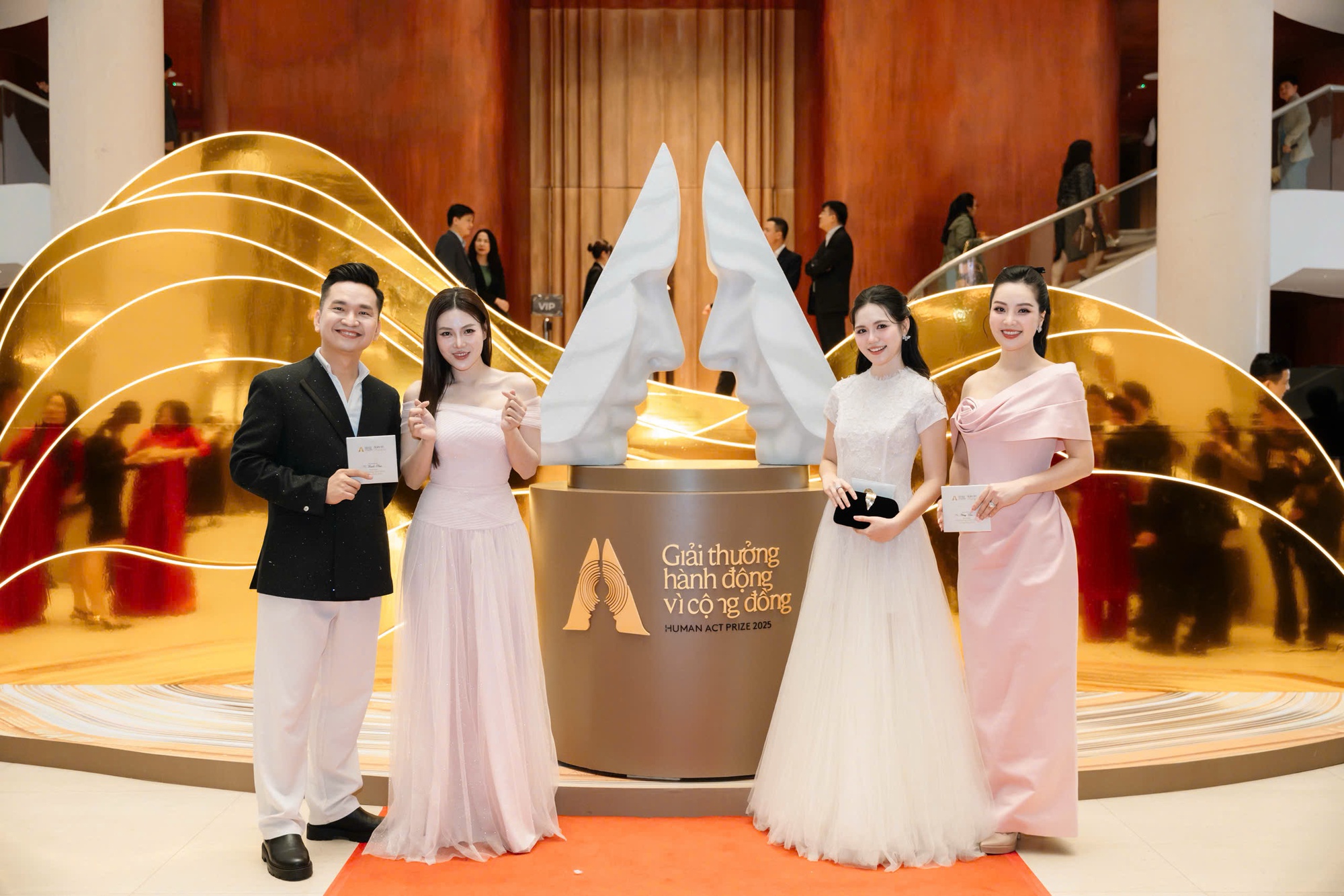 Hành trình cộng đồng của Hoa hậu Lương Kỳ Duyên: Trưởng thành và cống hiến - Ảnh 3. Hành trình cộng đồng của Hoa hậu Lương Kỳ Duyên: Trưởng thành và cống hiến - Ảnh 3.