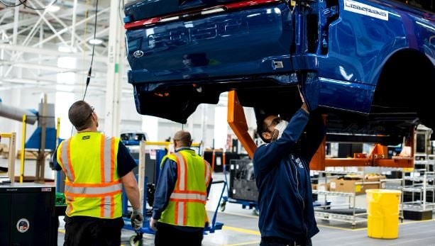 Thời hoàng kim của xe xăng trở lại khi người tiêu dùng thờ ơ với xe điện - Ảnh 3. Thời hoàng kim của xe xăng trở lại khi người tiêu dùng thờ ơ với xe điện - Ảnh 3.