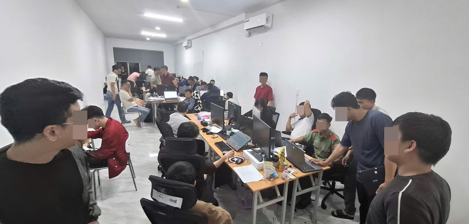 Bắt người đứng đầu cơ sở công nghệ thuê kỹ sư làm website cờ bạc ở Đà Nẵng - Ảnh 2. Bắt người đứng đầu cơ sở công nghệ thuê kỹ sư làm website cờ bạc ở Đà Nẵng - Ảnh 2.