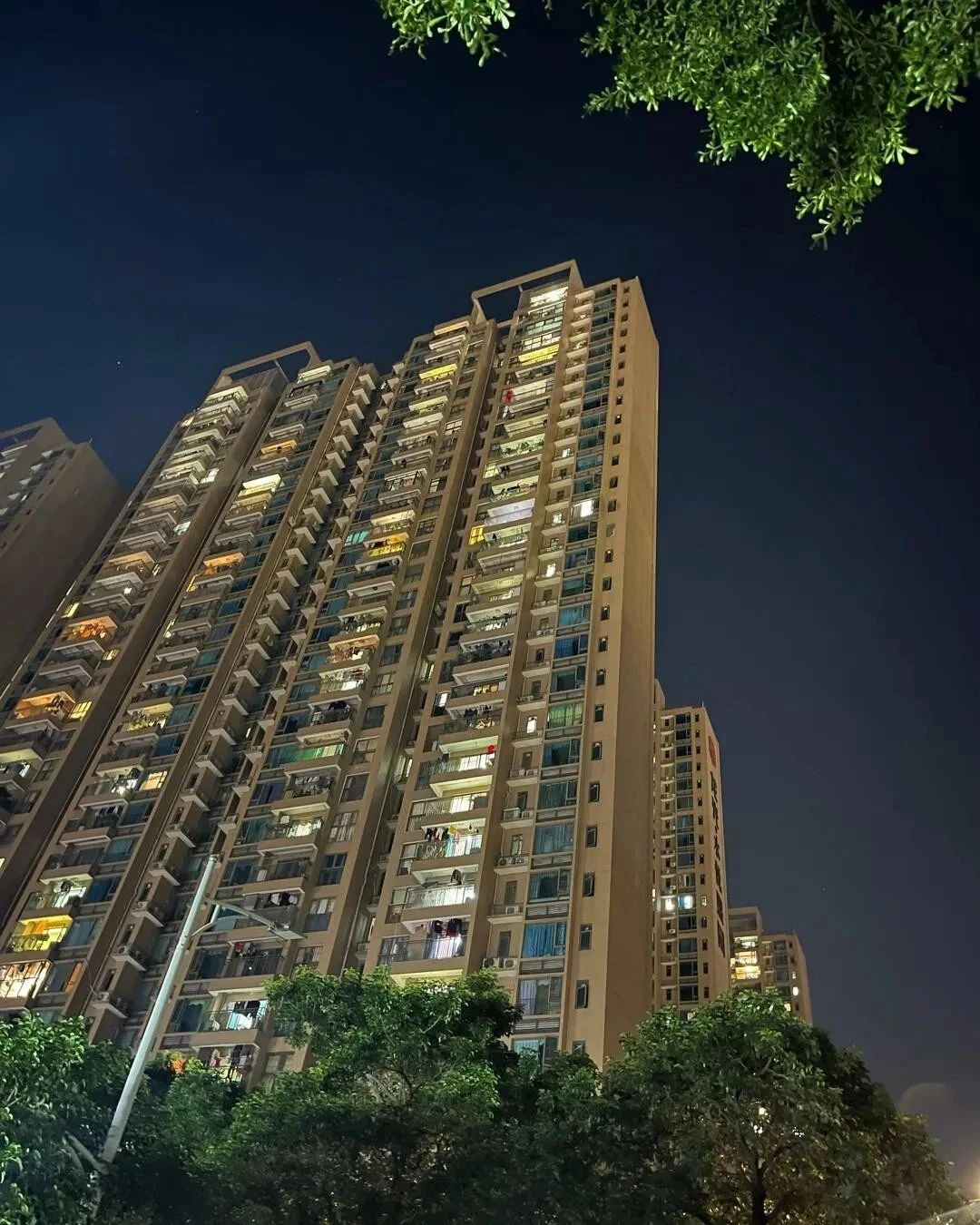 Đánh giá chất lượng sống khu chung cư qua ánh đèn vào lúc 19 giờ - Ảnh 2. Đánh giá chất lượng sống khu chung cư qua ánh đèn vào lúc 19 giờ - Ảnh 2.