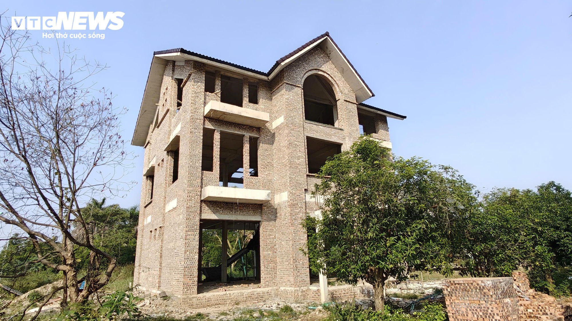 Biệt thự hoang vắng chục tỷ tại khu đô thị Nam Từ Sơn Bắc Ninh - Ảnh 10. Biệt thự hoang vắng chục tỷ tại khu đô thị Nam Từ Sơn Bắc Ninh - Ảnh 10.