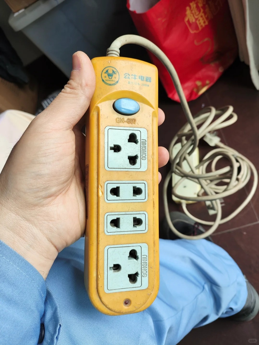 Sang năm 2026 , hãy Dọn nhà và VỨT bỏ 7 thứ chật nhà độc hại này ngay thôi - Ảnh 3. Sang năm 2026 , hãy Dọn nhà và VỨT bỏ 7 thứ chật nhà độc hại này ngay thôi - Ảnh 3.