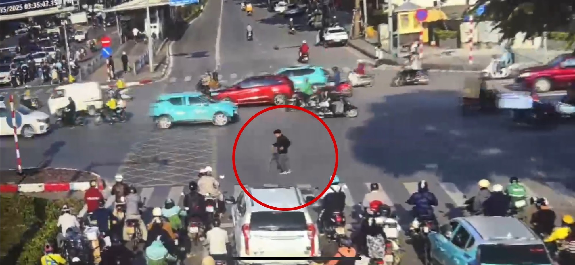 1.837 camera AI trên khắp Hà Nội "soi" được bao nhiêu người vi phạm, lỗi nào nhiều nhất sau 5 ngày?- Ảnh 3.