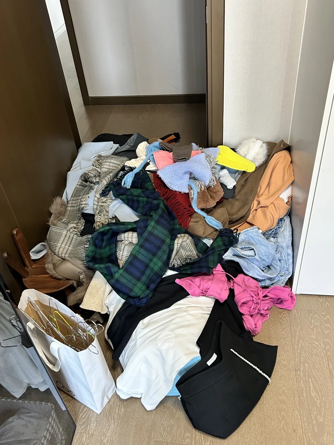 Sang năm 2026 , hãy Dọn nhà và VỨT bỏ 7 thứ chật nhà độc hại này ngay thôi - Ảnh 4. Sang năm 2026 , hãy Dọn nhà và VỨT bỏ 7 thứ chật nhà độc hại này ngay thôi - Ảnh 4.