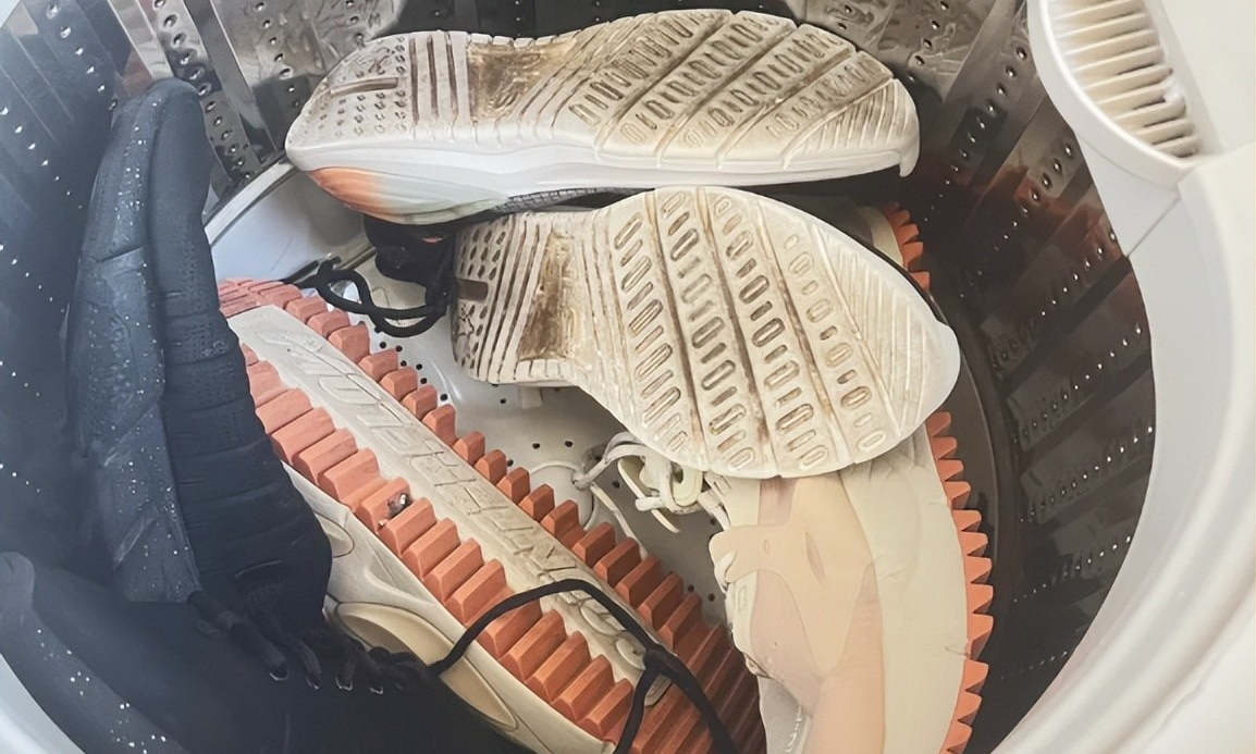 6 Sai lầm khi dùng máy giặt khiến Quần áo và thiết bị nhanh hỏng - Ảnh 4. 6 Sai lầm khi dùng máy giặt khiến Quần áo và thiết bị nhanh hỏng - Ảnh 4.