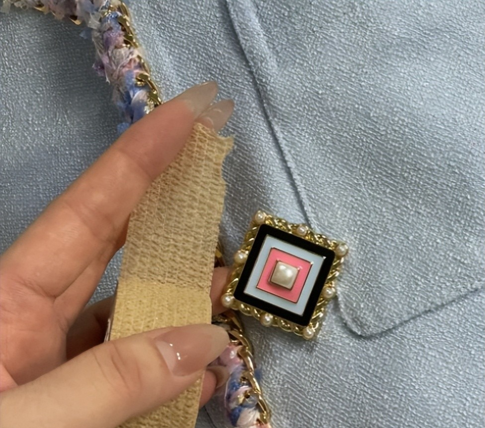 6 Sai lầm khi dùng máy giặt khiến Quần áo và thiết bị nhanh hỏng - Ảnh 3. 6 Sai lầm khi dùng máy giặt khiến Quần áo và thiết bị nhanh hỏng - Ảnh 3.