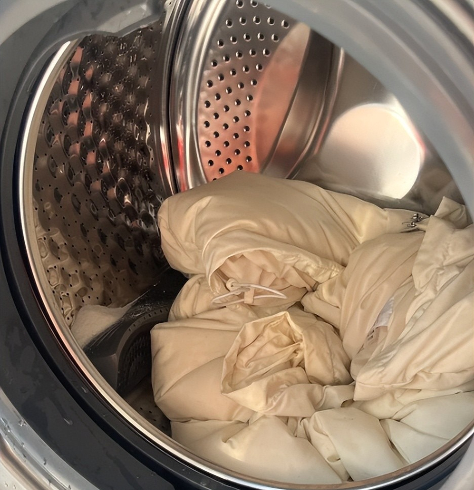 6 Sai lầm khi dùng máy giặt khiến Quần áo và thiết bị nhanh hỏng - Ảnh 1. 6 Sai lầm khi dùng máy giặt khiến Quần áo và thiết bị nhanh hỏng - Ảnh 1.