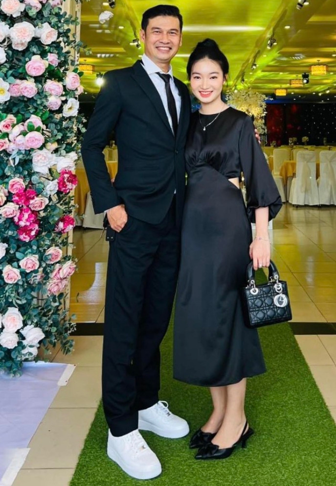 Tiết Cương: Nghệ sĩ cưới vợ kém 26 tuổi , sống an yên về quê làm nông - Ảnh 4. Tiết Cương: Nghệ sĩ cưới vợ kém 26 tuổi , sống an yên về quê làm nông - Ảnh 4.