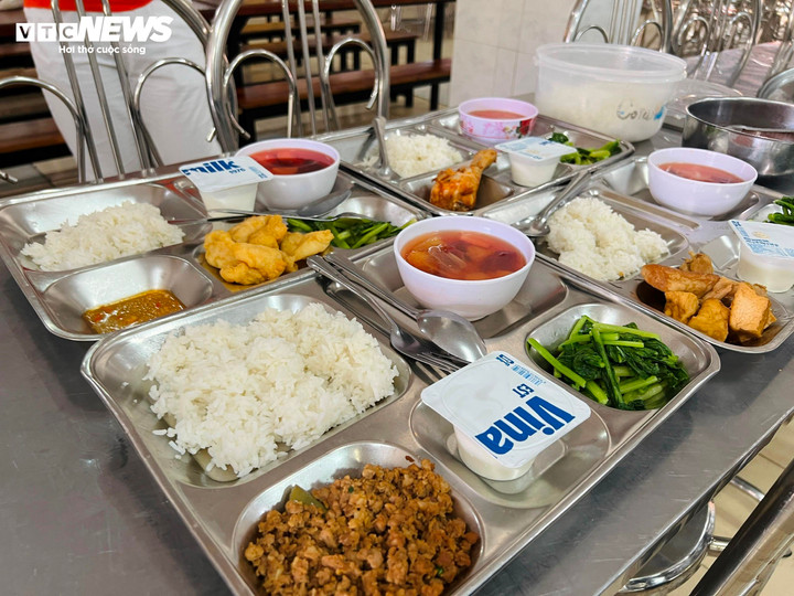 Suất ăn bán trú 38 . 000 Đồng bị tố ít , trường cho phép mua thêm thức ăn - Ảnh 3. Suất ăn bán trú 38 . 000 Đồng bị tố ít , trường cho phép mua thêm thức ăn - Ảnh 3.
