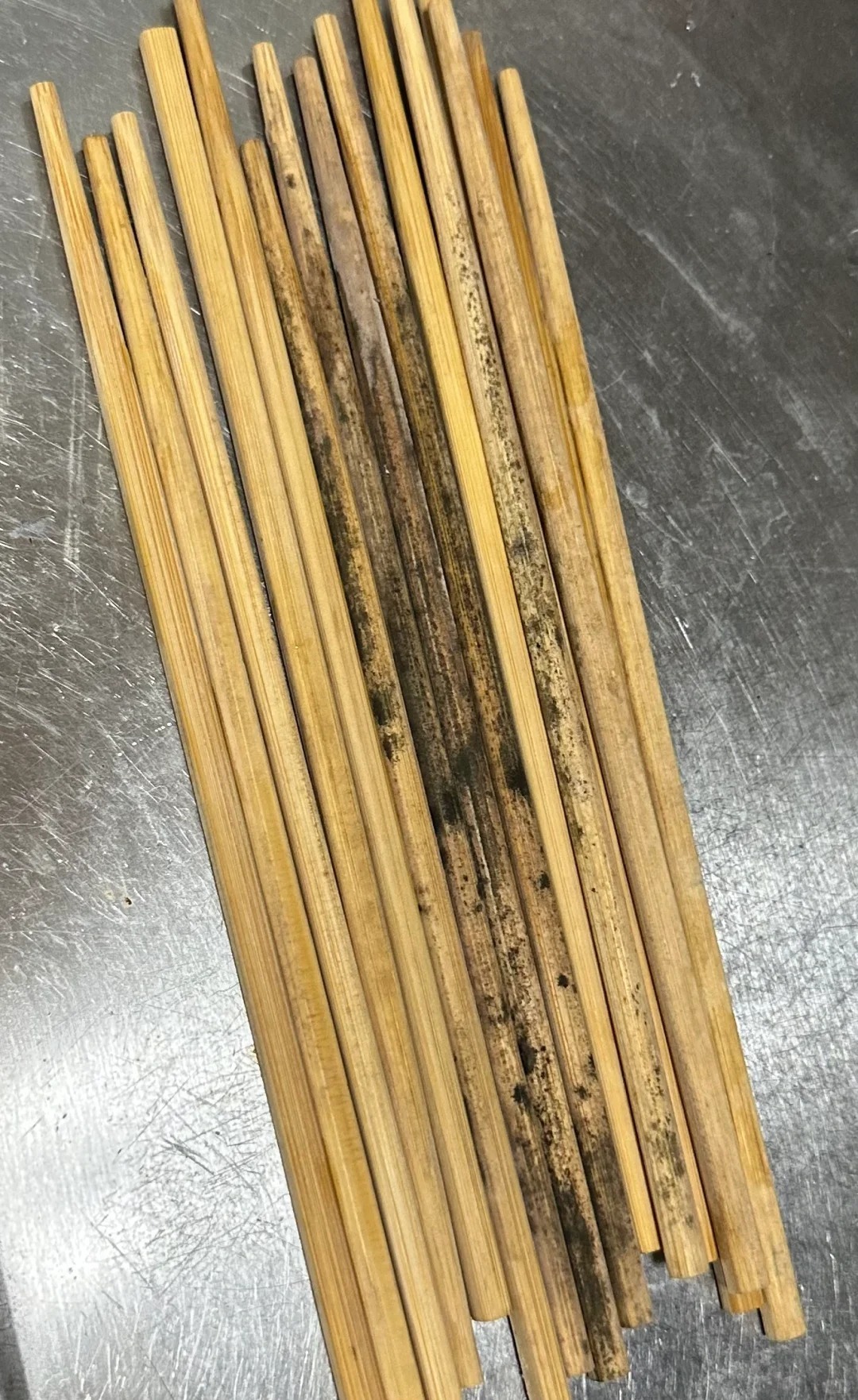 Sang năm 2026 , hãy Dọn nhà và VỨT bỏ 7 thứ chật nhà độc hại này ngay thôi - Ảnh 2. Sang năm 2026 , hãy Dọn nhà và VỨT bỏ 7 thứ chật nhà độc hại này ngay thôi - Ảnh 2.