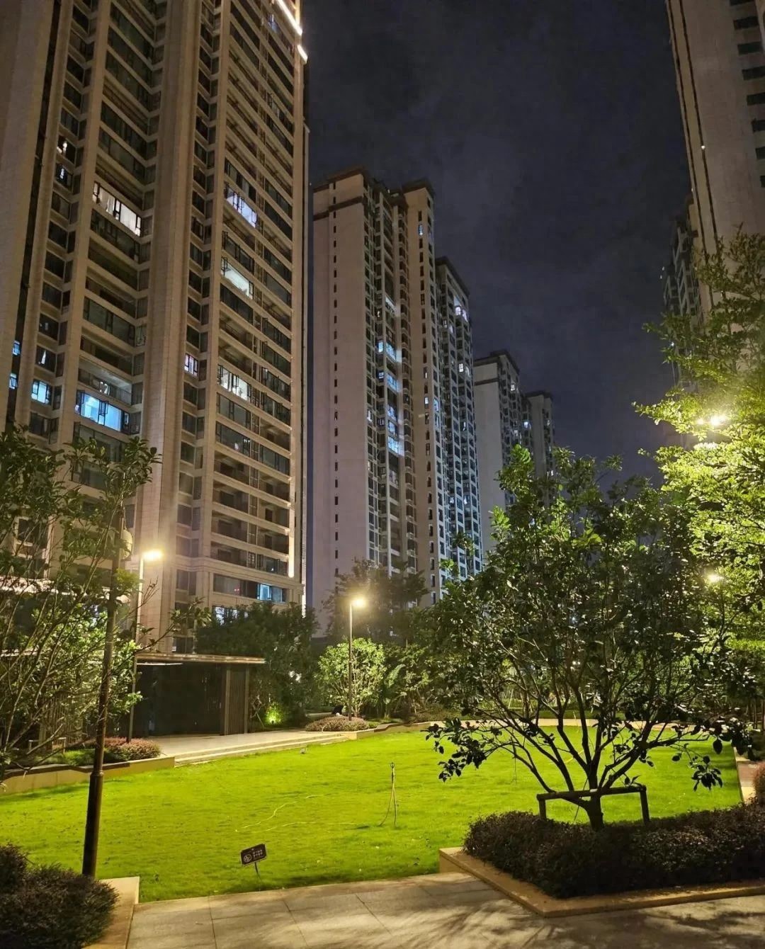 Đánh giá chất lượng sống khu chung cư qua ánh đèn vào lúc 19 giờ - Ảnh 1. Đánh giá chất lượng sống khu chung cư qua ánh đèn vào lúc 19 giờ - Ảnh 1.
