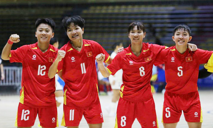 Bóng đá Việt Nam giành HCV lịch sử tại SEA Games 33 , mở ra tương lai tươi sáng - Ảnh 1. Bóng đá Việt Nam giành HCV lịch sử tại SEA Games 33 , mở ra tương lai tươi sáng - Ảnh 1.