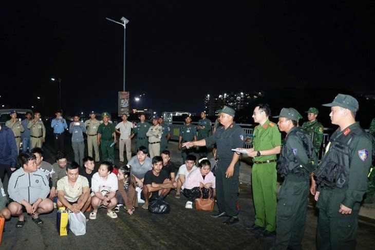 Người phụ nữ trẻ đẹp lừa đảo trực tuyến 3 . 000 Người với số tiền 7 . 500 Tỉ đồng - Ảnh 1. Người phụ nữ trẻ đẹp lừa đảo trực tuyến 3 . 000 Người với số tiền 7 . 500 Tỉ đồng - Ảnh 1.