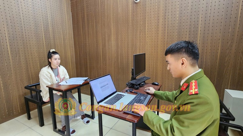 Người phụ nữ trẻ đẹp lừa đảo trực tuyến 3 . 000 Người với số tiền 7 . 500 Tỉ đồng - Ảnh 2. Người phụ nữ trẻ đẹp lừa đảo trực tuyến 3 . 000 Người với số tiền 7 . 500 Tỉ đồng - Ảnh 2.