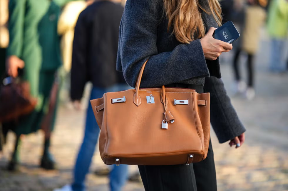 Túi Hermès mất giá, người giàu đã chùn tay?- Ảnh 2. Túi Hermès mất giá, người giàu đã chùn tay?- Ảnh 2.
