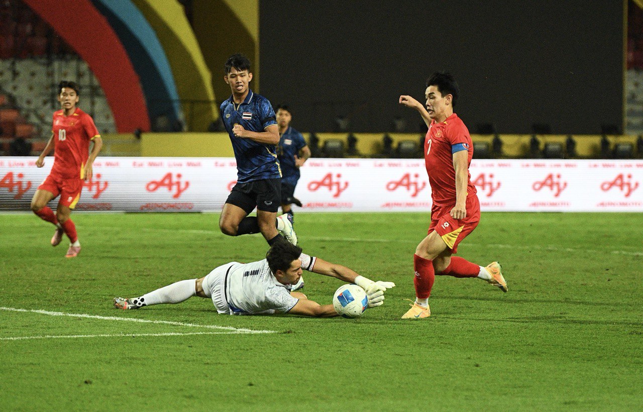 Bùng nổ cảm xúc SEA Games: U22 Việt Nam thi đấu kiên cường trước Thái Lan - Ảnh 1. Bùng nổ cảm xúc SEA Games: U22 Việt Nam thi đấu kiên cường trước Thái Lan - Ảnh 1.